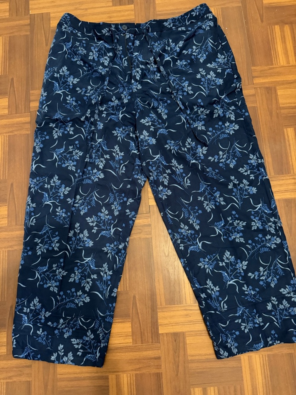Women's Navy Floral Cropped Pull-On Pants
